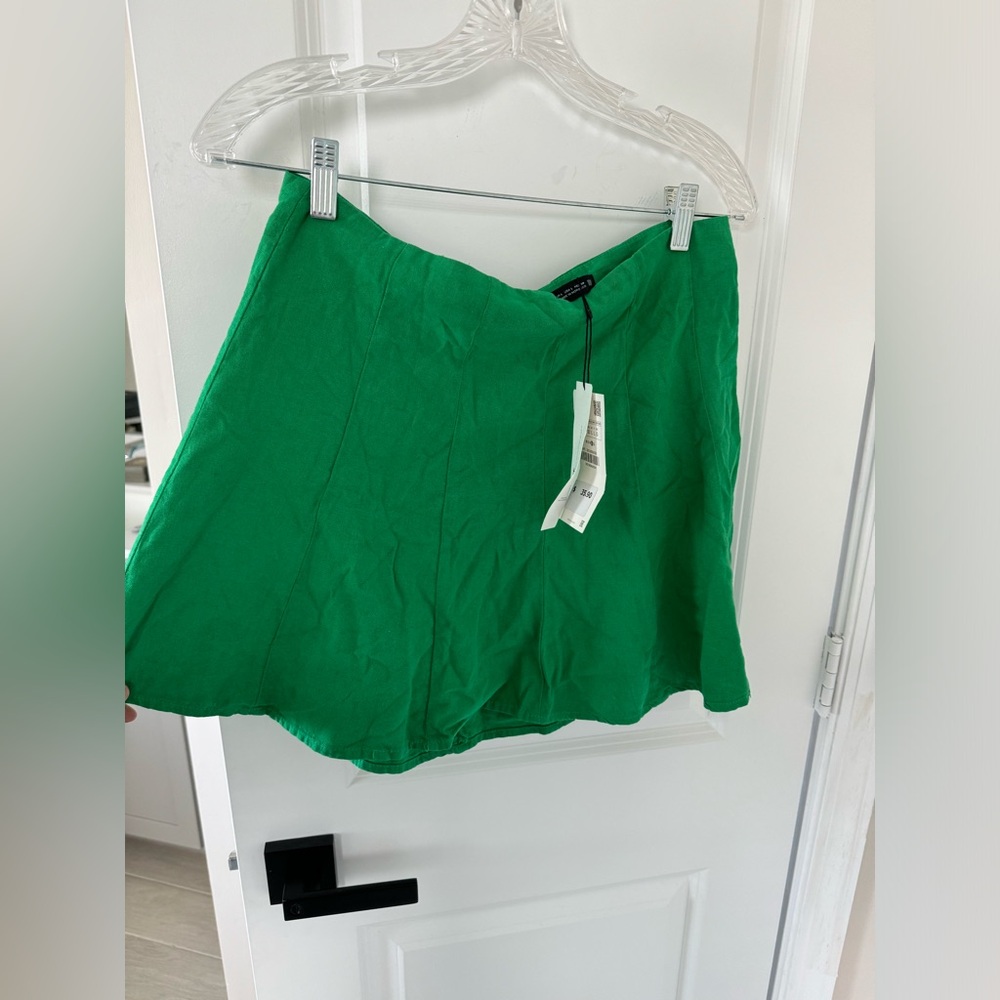 Green Zara skirt size large. Brand new never worn with tag